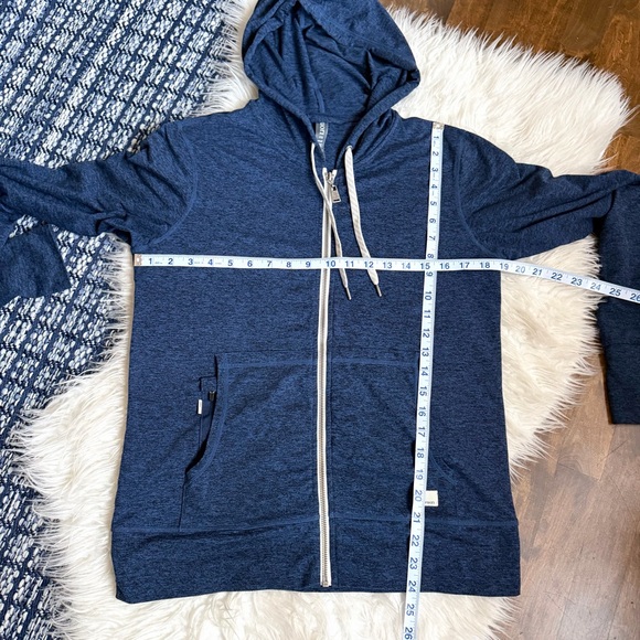 Vuori Halo Performance Hoodie 2.0 Midnight Heather thin stretchy - Picture 11 of 12